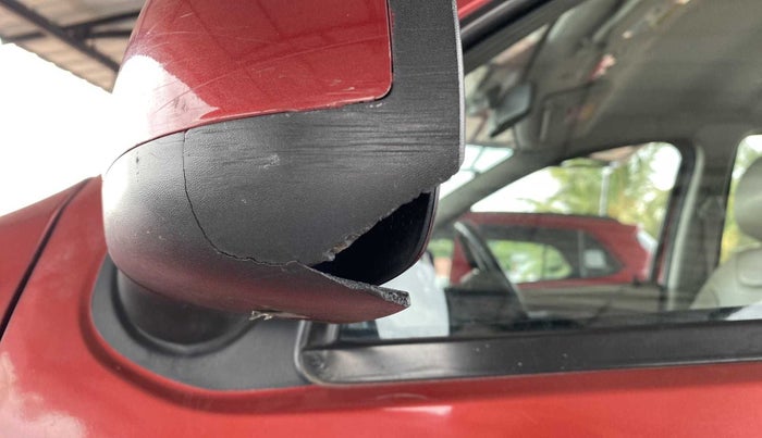 2013 Nissan Terrano XV D THP PREMIUM 110 PS, Diesel, Manual, 1,21,828 km, Left rear-view mirror - Cover has minor damage