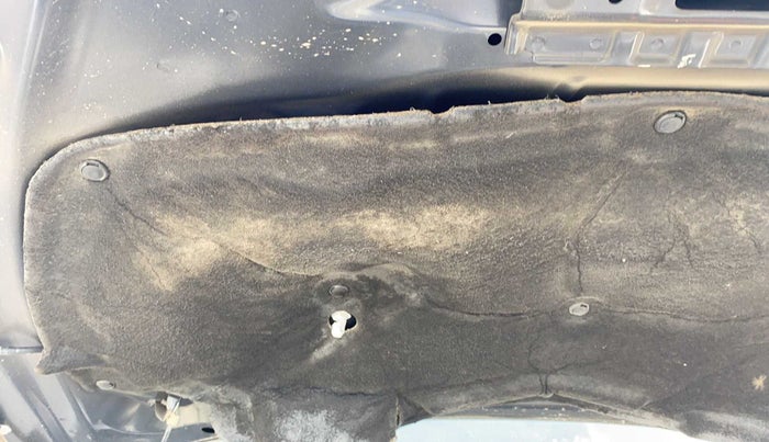 2016 Maruti Ciaz ZXI+ AT, Petrol, Automatic, 91,392 km, Bonnet (hood) - Insulation cover has minor damage