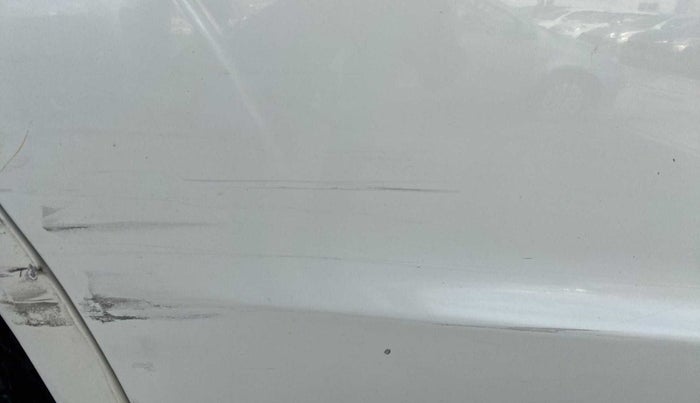2017 Mahindra TUV300 T6, Diesel, Manual, 41,485 km, Right rear door - Minor scratches