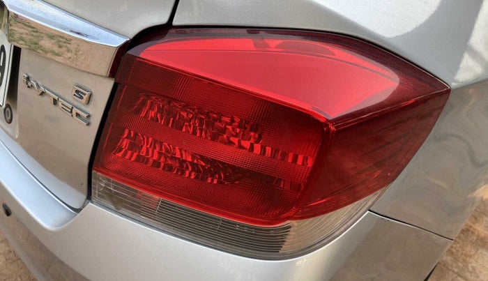 2014 Honda Amaze 1.2L I-VTEC S, Petrol, Manual, 63,814 km, Right tail light - Minor damage