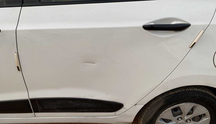 2015 Hyundai Xcent BASE 1.1, Diesel, Manual, 1,03,033 km, Rear left door - Slightly dented