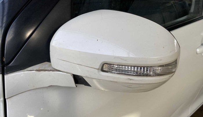 2011 Maruti Swift VXI, Petrol, Manual, 45,430 km, Left rear-view mirror - Cover has minor damage