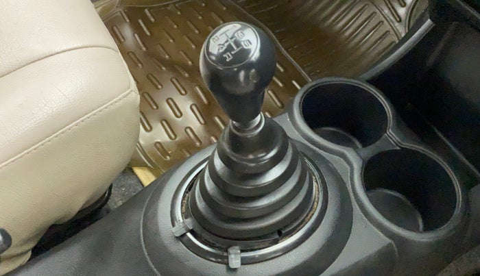 2013 Honda Brio E MT, Petrol, Manual, 1,01,340 km, Gear lever - Boot cover slightly torn