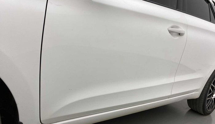 2020 Hyundai Elite i20 SPORTZ PLUS 1.2, Petrol, Manual, 49,087 km, Front passenger door - Minor scratches