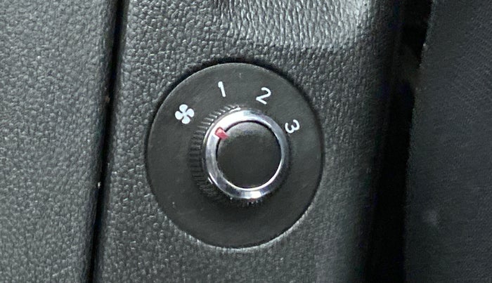 2019 Renault TRIBER 1.0 RXZ, Petrol, Manual, 59,272 km, Rear AC Temperature Control