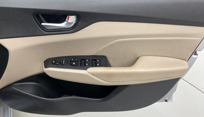 2019 Hyundai Verna 1.6 SX VTVT AT (O), Petrol, Automatic, 33,423 km, Driver Side Door Panels Control