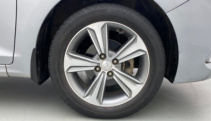 2019 Hyundai Verna 1.6 SX VTVT AT (O), Petrol, Automatic, 33,423 km, Right Front Wheel