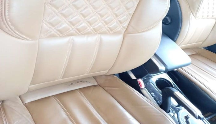 2019 Mahindra XUV500 W11 (O) AT, Diesel, Automatic, 11,105 km, Driver seat - Cover slightly stained
