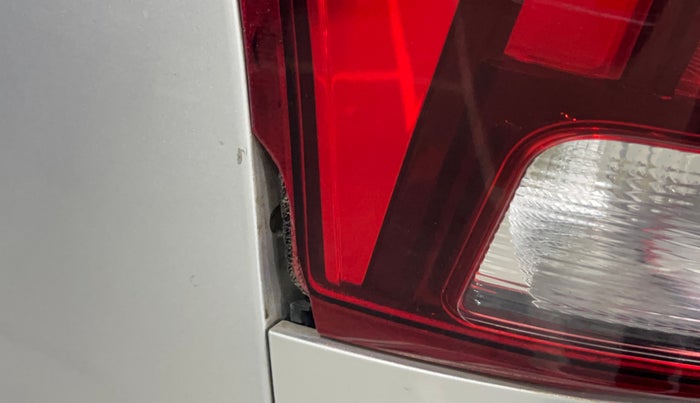 2019 Mahindra XUV500 W5, Diesel, Manual, 95,338 km, Left tail light - Minor damage