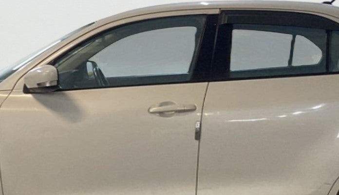 2017 Maruti Dzire VXI, Petrol, Manual, 81,369 km, Front passenger door - Door visor damaged