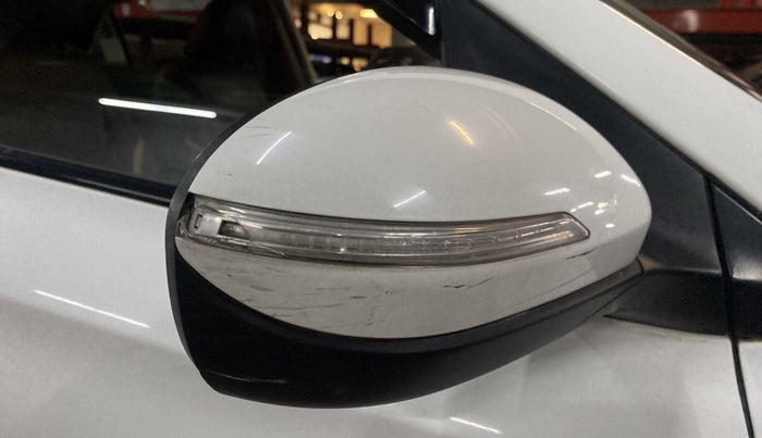 2019 Hyundai Elite i20 SPORTZ PLUS 1.2, Petrol, Manual, 62,596 km, Right rear-view mirror - Indicator light has minor damage