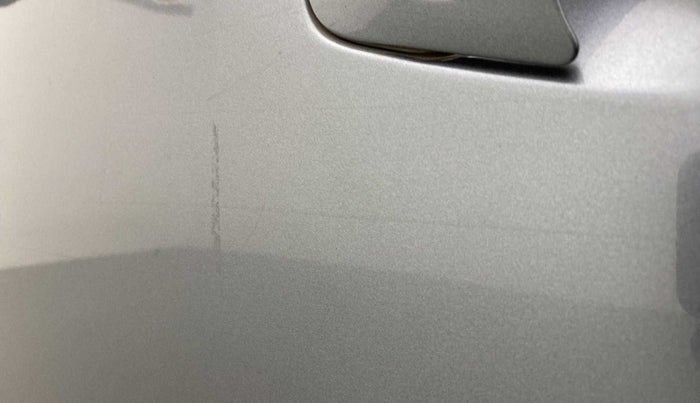 2014 Mahindra XUV500 W8 FWD, Diesel, Manual, 55,990 km, Front passenger door - Minor scratches