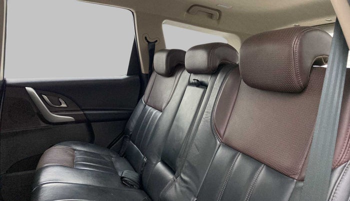 2014 Mahindra XUV500 W8 FWD, Diesel, Manual, 55,990 km, Right Side Rear Door Cabin