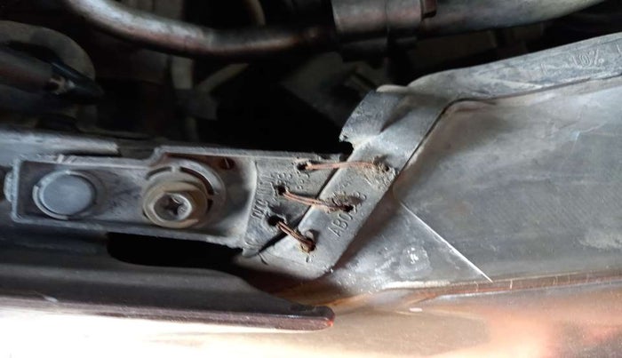 2014 Maruti Ertiga VDI, Diesel, Manual, 75,603 km, Right headlight - Clamp has minor damage