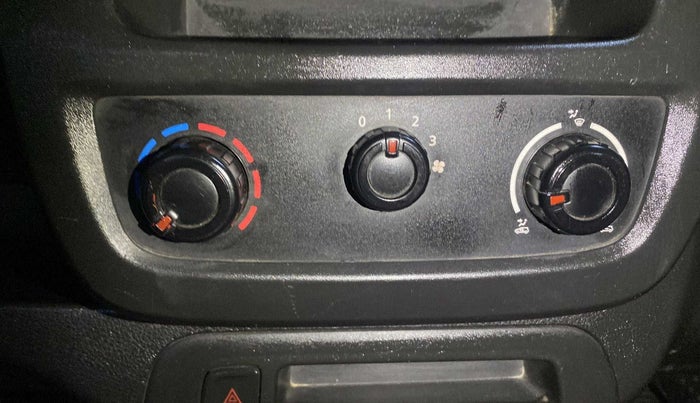 2017 Renault Kwid STD, Petrol, Manual, 36,742 km, AC Unit - Directional switch has minor damage