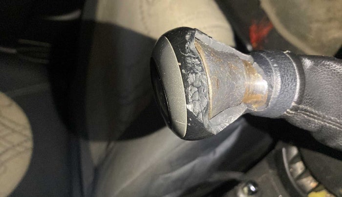 2015 Maruti Wagon R 1.0 VXI, Petrol, Manual, 38,892 km, Gear lever - Knob has minor damage
