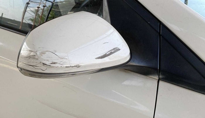 2016 Hyundai Grand i10 SPORTZ 1.2 KAPPA VTVT, Petrol, Manual, 47,237 km, Right rear-view mirror - ORVM switch has minor damage