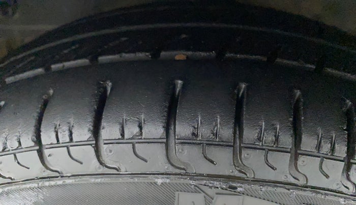 2015 Hyundai Eon ERA +, Petrol, Manual, 75,307 km, Left Front Tyre Tread