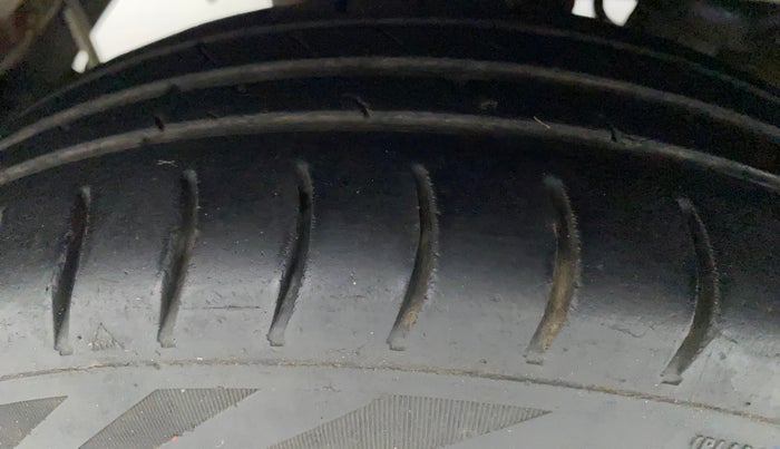 2015 Hyundai Eon ERA +, Petrol, Manual, 75,307 km, Right Rear Tyre Tread