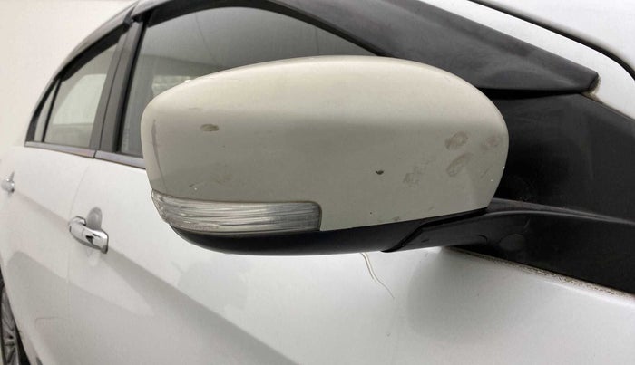 2016 Maruti Ciaz ZDI+ SHVS, Diesel, Manual, 1,10,103 km, Right rear-view mirror - Minor scratches