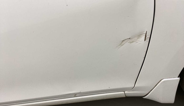 2016 Maruti Ciaz ZDI+ SHVS, Diesel, Manual, 1,10,103 km, Driver-side door - Slightly dented