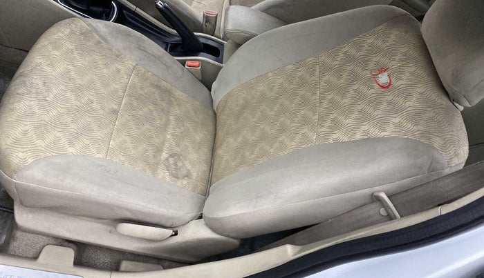 2016 Maruti Ciaz ZDI+ SHVS, Diesel, Manual, 1,10,103 km, Front left seat (passenger seat) - Cover slightly stained