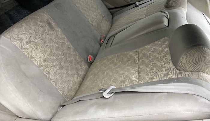 2016 Maruti Ciaz ZDI+ SHVS, Diesel, Manual, 1,10,103 km, Second-row right seat - Cover slightly stained