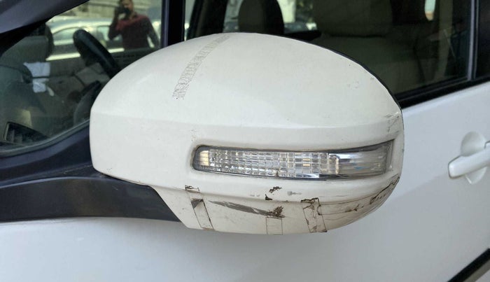 2018 Maruti Ertiga VDI SHVS, Diesel, Manual, 68,586 km, Left rear-view mirror - Cover has minor damage