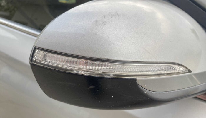 2018 Hyundai Verna 1.6 EX VTVT AT, Petrol, Automatic, 84,539 km, Right rear-view mirror - Indicator light has minor damage