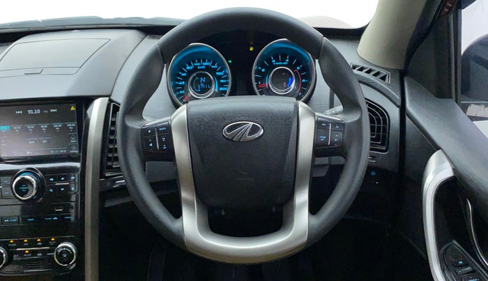 2018 Mahindra XUV500 W7, Diesel, Manual, 57,411 km, Steering Wheel Close Up