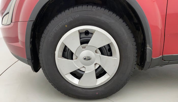 2018 Mahindra XUV500 W7, Diesel, Manual, 57,411 km, Left Front Wheel