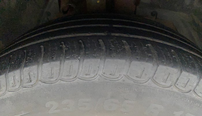 2018 Mahindra XUV500 W7, Diesel, Manual, 57,411 km, Right Front Tyre Tread