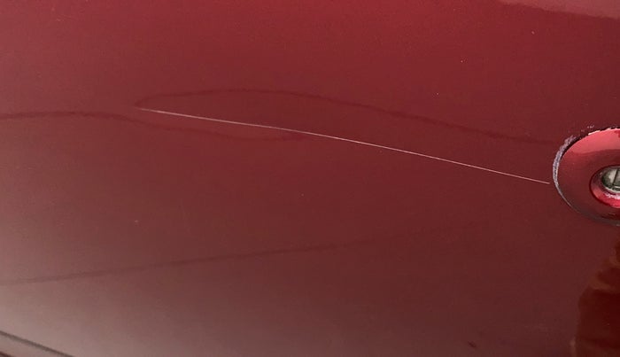 2018 Mahindra XUV500 W7, Diesel, Manual, 57,411 km, Front passenger door - Minor scratches