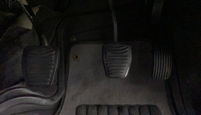 2018 Mahindra XUV500 W7, Diesel, Manual, 57,411 km, Pedals