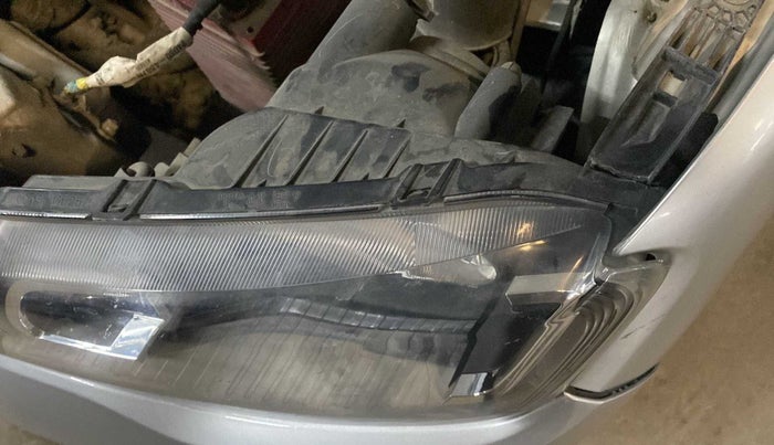 2017 Renault Kwid RXL 1.0, Petrol, Manual, 58,917 km, Left headlight - Clamp has minor damage