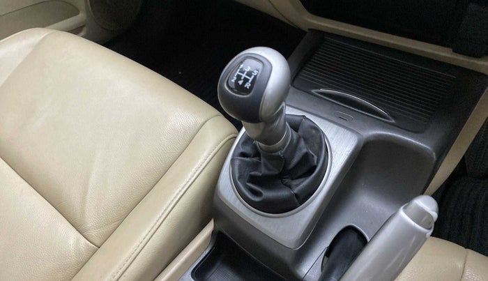 2012 Honda Civic 1.8L I-VTEC V MT, Petrol, Manual, 16,830 km, Gear lever - Boot cover slightly torn