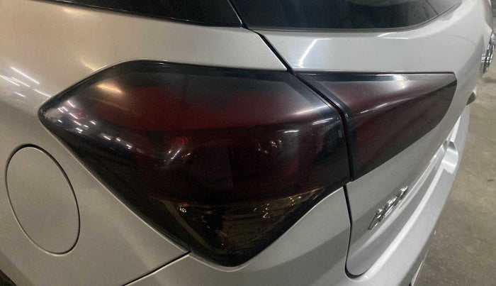 2016 Hyundai Elite i20 ASTA 1.4 CRDI, Diesel, Manual, 1,03,600 km, Left tail light - Minor scratches