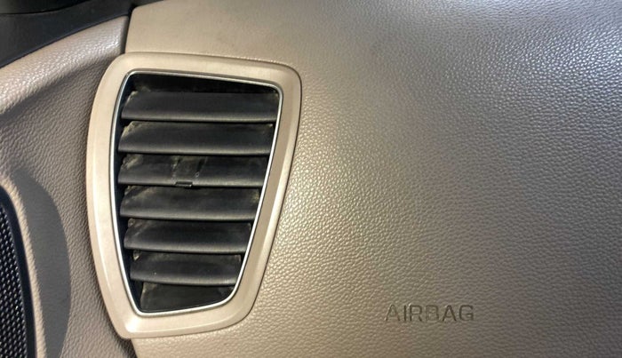 2016 Hyundai Elite i20 ASTA 1.4 CRDI, Diesel, Manual, 1,03,600 km, AC Unit - Front vent has minor damage