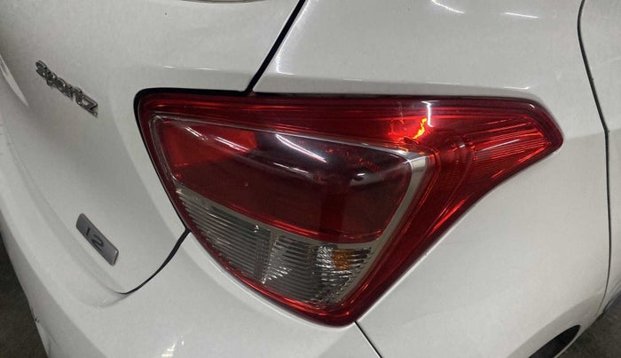 2016 Hyundai Grand i10 SPORTZ 1.2 KAPPA VTVT, Petrol, Manual, 42,199 km, Right tail light - Minor scratches