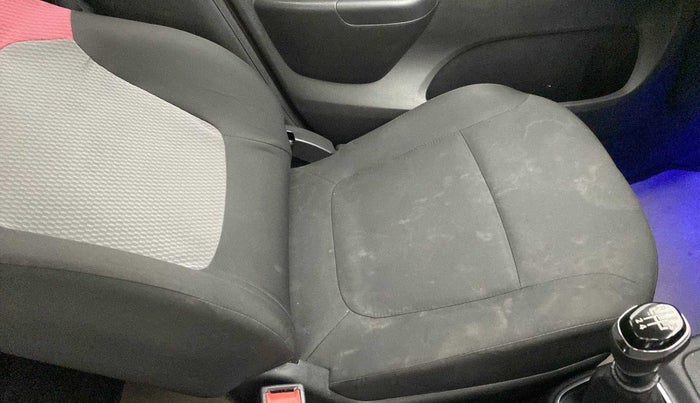 2019 Renault Kwid RXT 1.0 (O), Petrol, Manual, 26,039 km, Front left seat (passenger seat) - Cover slightly stained