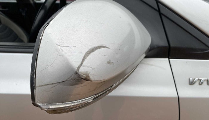 2014 Hyundai Xcent S 1.2, Petrol, Manual, 98,024 km, Right rear-view mirror - Indicator light not working