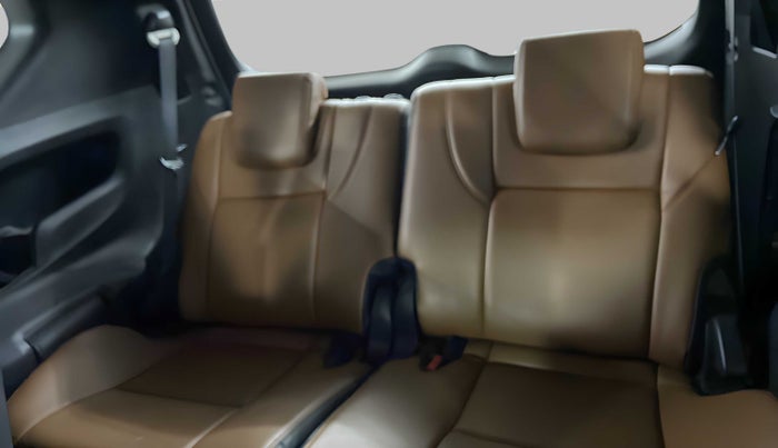 2016 Toyota Innova Crysta 2.7 GX AT 7 STR, Petrol, Automatic, 1,15,144 km, Third Seat Row ( optional )