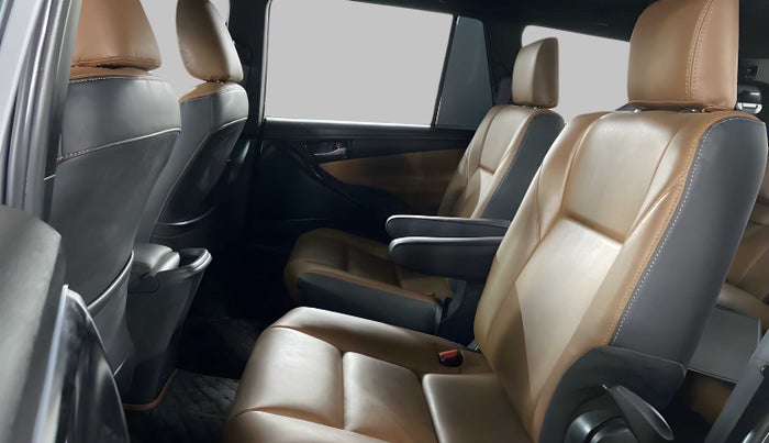 2016 Toyota Innova Crysta 2.7 GX AT 7 STR, Petrol, Automatic, 1,15,144 km, Right Side Rear Door Cabin