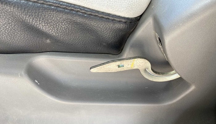2017 Datsun Redi Go S, Petrol, Manual, 28,614 km, Front left seat (passenger seat) - Folding lever cover has minor damage