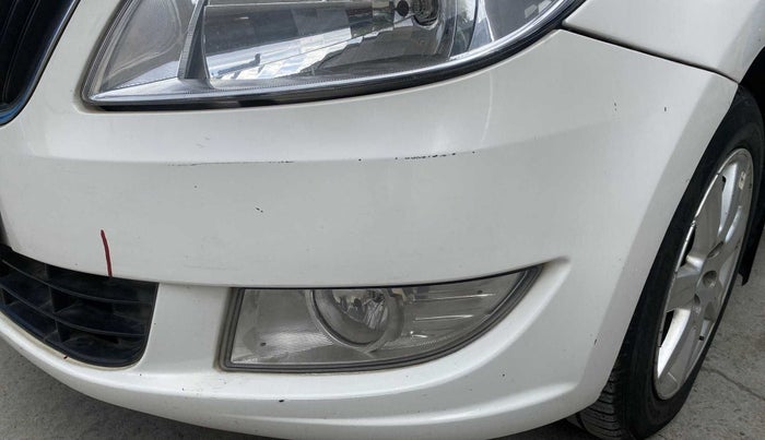 2014 Skoda Rapid AMBITION 1.6 MPI MT PLUS, Petrol, Manual, 73,327 km, Front bumper - Minor scratches