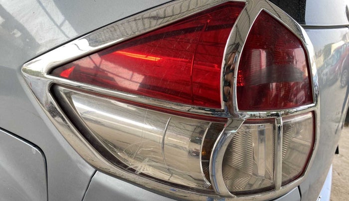2015 Maruti Ertiga VDI, Diesel, Manual, 40,693 km, Left tail light - Minor scratches