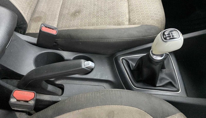 2017 Hyundai Elite i20 ASTA 1.2 (O), Petrol, Manual, 93,975 km, Gear lever - Knob has minor damage