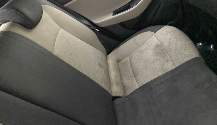 2017 Hyundai Elite i20 ASTA 1.2 (O), Petrol, Manual, 93,975 km, Second-row left seat - Cover slightly stained