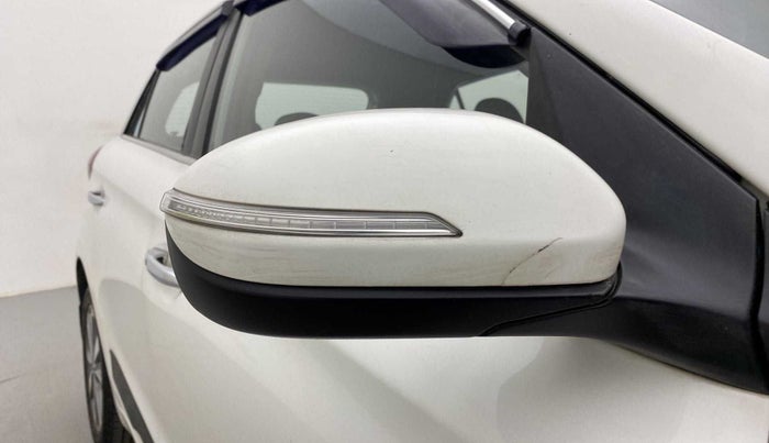 2017 Hyundai Elite i20 ASTA 1.2 (O), Petrol, Manual, 93,975 km, Right rear-view mirror - Cover has minor damage