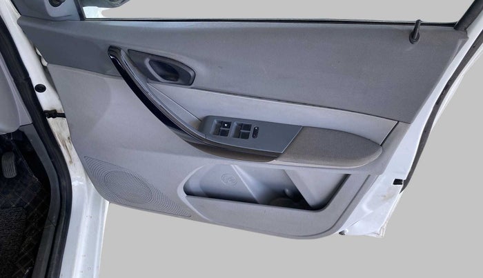 2022 Tata TIGOR XZ CNG, CNG, Manual, 44,321 km, Driver Side Door Panels Control